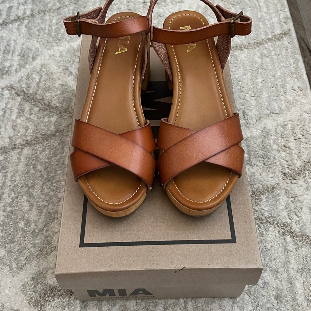 MIA Tan Cross-Strap Sandal Clogs Size 6 - Picture 3 of 7